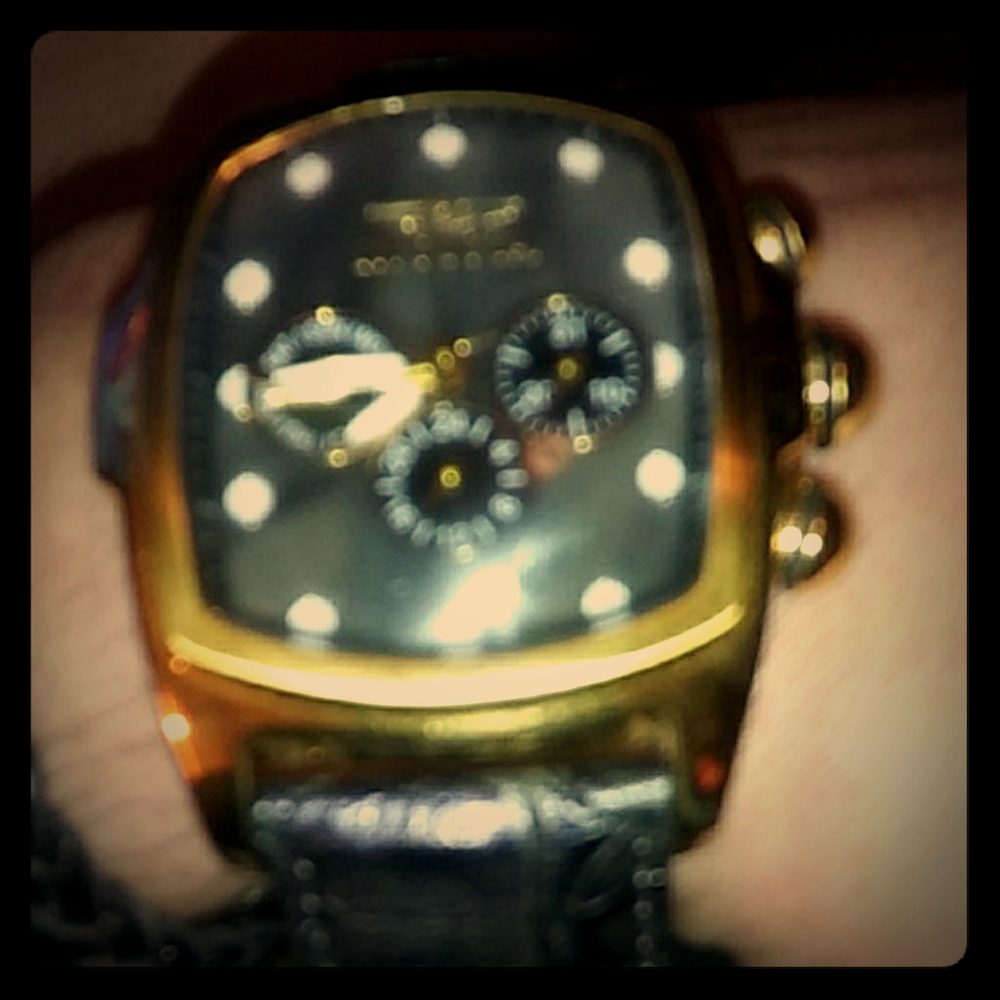 Invictawatch.5 alligator leather bands.